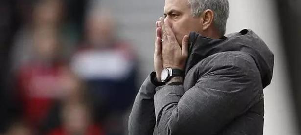 28圈娱乐- 埃因霍温训练开放日；今晚刷新队史纪录引欢呼；英超在即；临场指挥获称赞