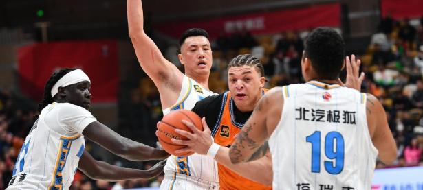 28圈娱乐- 风云突变！广厦男篮冲刺阶段单刀错失，CBA常规赛版图或变，赛场秩序良好，轮换策略成焦点