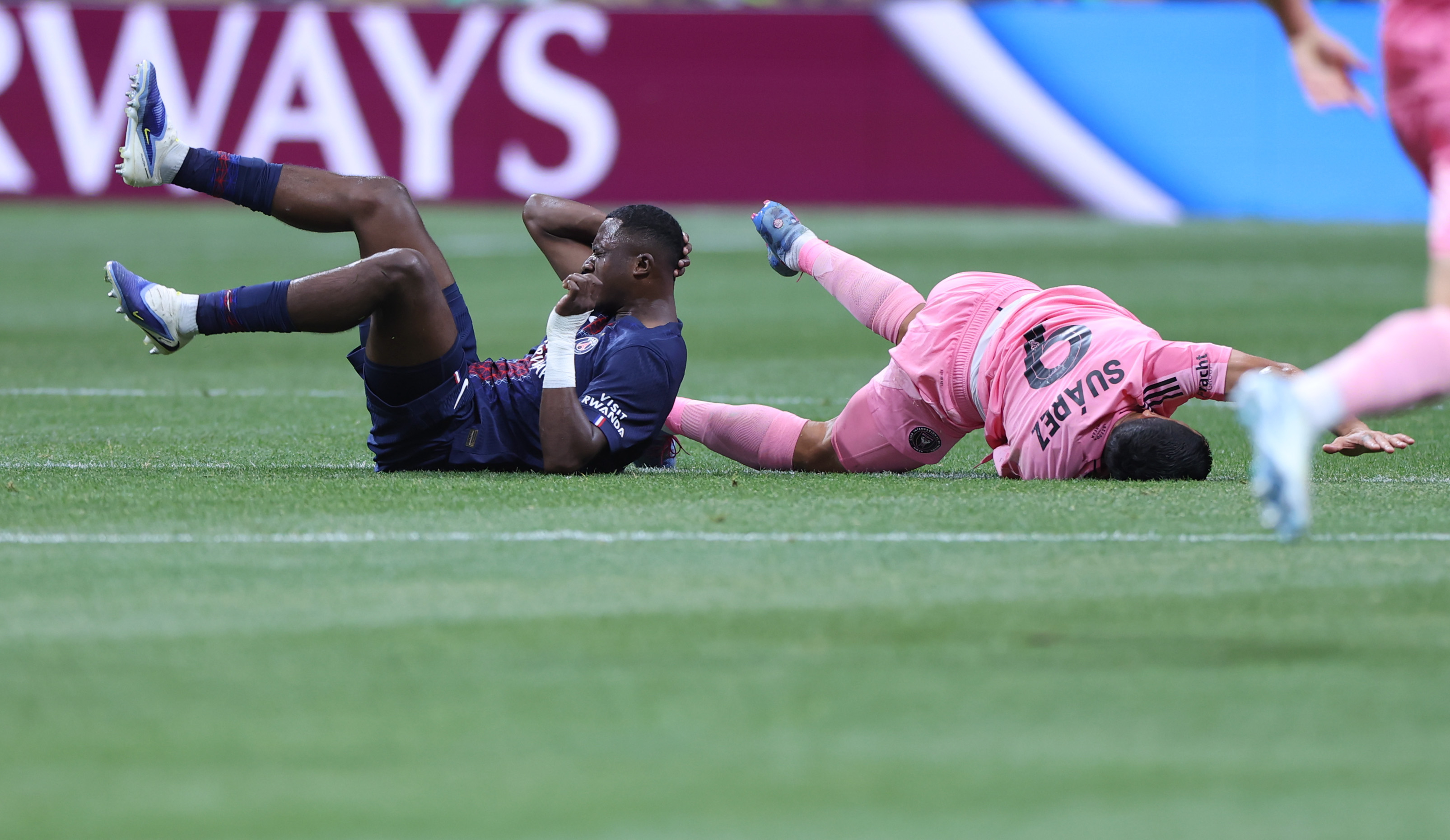 巴黎圣日耳曼训练开放日，清晨止住颓势引欢呼，NBA季后赛在即，身体对抗强度拉满的简单介绍